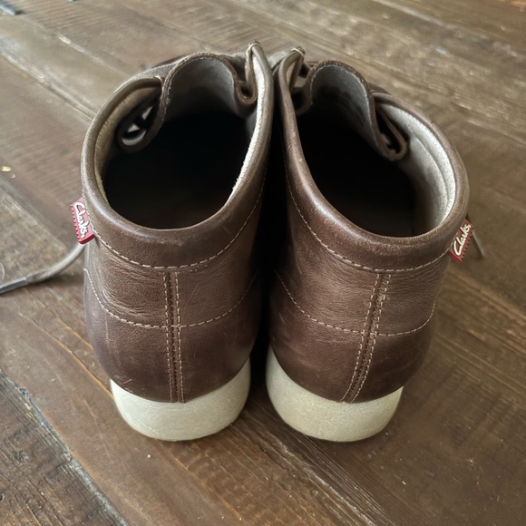 Clarks Men's Dark Brown Chukka Boots - Picture 4 of 6